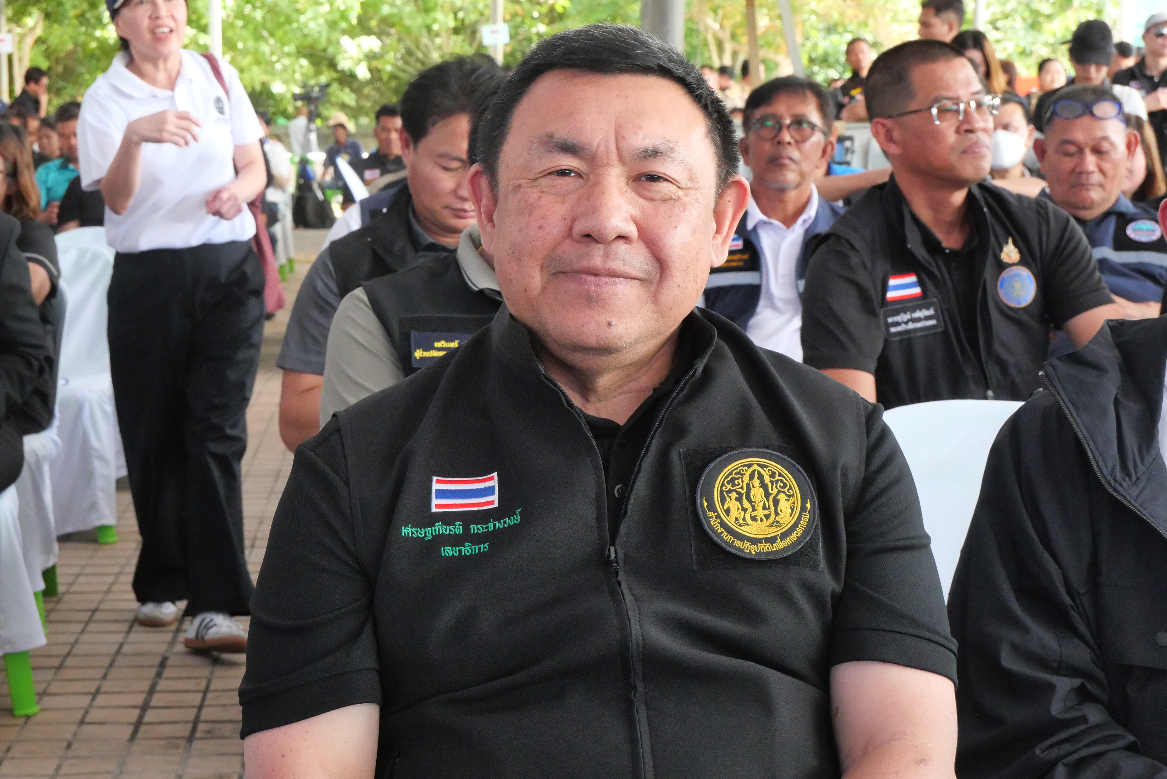 title - เลขาธิการ ส.ป.ก. พร้อมคณะ ร่วมลงพื้นที่กับคณะนายกรัฐมนตรี ติดตามการบริหารจัดการน้ำ เพิ่มศักยภาพระบายน้ำ ลดเสี่ยงน้ำท่วมหาดใหญ่ 